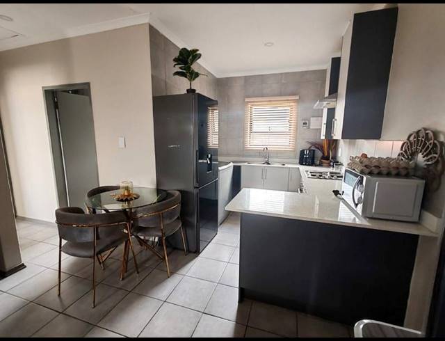 2 BEDROOM APARTMENT FOR SALE IN WITPOORTJIE